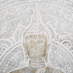 Toile peinte relief Encadrée "Boudha" Argenté 78 x 78 cm Atmosphera