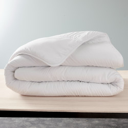 Pack Couette 140 x 200 cm + oreiller 60 x 60 + oreiller 45 x 70 Gamme Microfibre "Douceur" traité Anti Acarien Soft & care