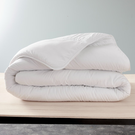 Pack Couette 260 x 240 cm + 2 Oreillers 60 x 60 + Polochon 160 Gamme Microfibre "Douceur" traité Anti Acarien Soft & care