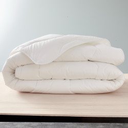 Couette très chaude 260 x 240 cm Gamme Polycoton "Confort" traité Anti Acarien Soft & care