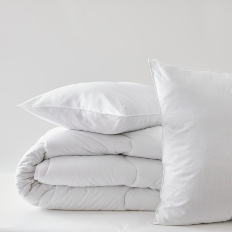 Pack Couette très chaude 140 x 200 + Oreiller 60 x 60 + Oreiller 45 x 70 Polycoton "Confort" traité Anti Acarien Soft & care