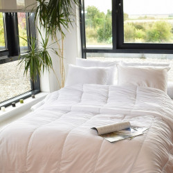 Couette légère anti transpirante 200 gr/m² 140 x 200 cm pour lit 1 place 90 x 190 cm