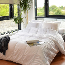 Couette légère anti transpirante 200 gr/m² 140 x 200 cm pour lit 1 place 90 x 190 cm